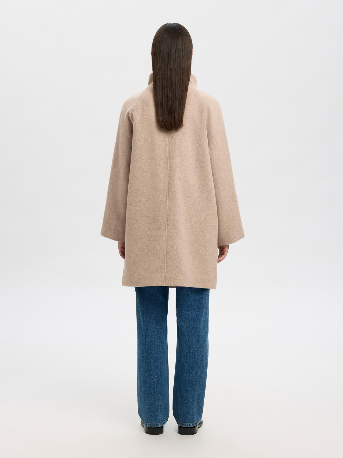 model_shot-back